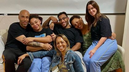 Filhos e netos de Pelé no quarto onde o ex-jogador está internado, no dia do Natal