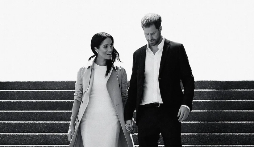 Príncipe Harry e sua esposa Meghan Markle na capa da nova série do casal pela Netflix. / Divulgação/Netflix