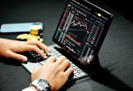 Juros futuros recuam após alívio nos Treasuries e falas de Galípolo