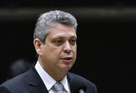 Ministro substitui Lula em ato de 1º de maio e defende permanência de Lupi