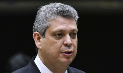 Oposição pedirá que Márcio Macêdo explique viagem a carnaval