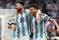 Julián Álvarez vai da tietagem na infância à parceira com Messi no Copa do Mundo