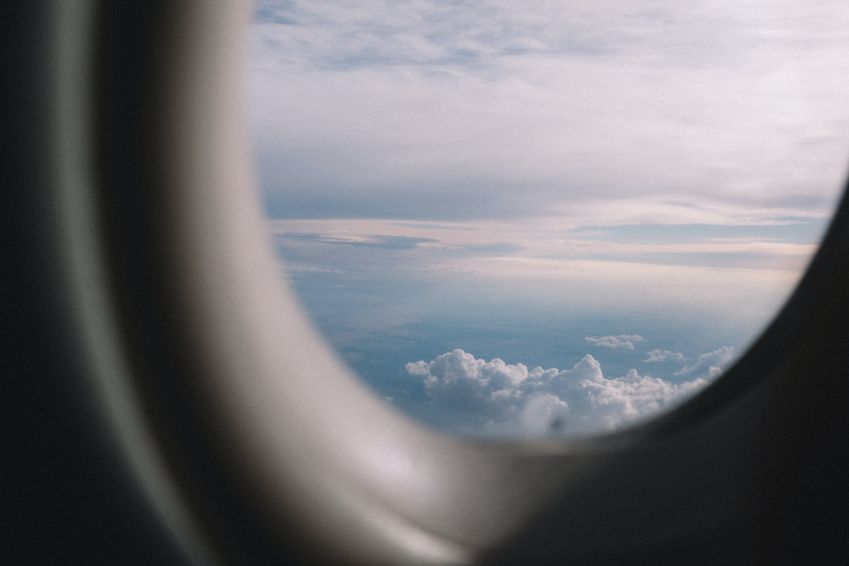 Viagem de avião / peter bucks / via Unsplash