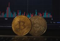 Bitcoin sofre queda de mais de 4% e opera abaixo dos US$ 80 mil