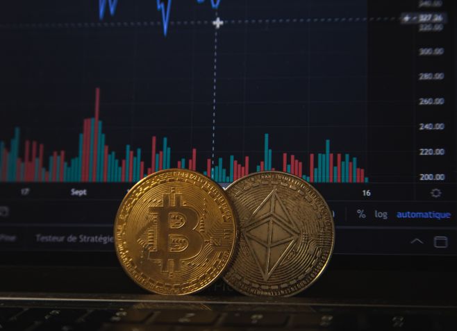 Bitcoin e Ether representam juntas 60% do mercado de criptomoedas / Pierre Borthiry - Peiobty/Unsplash