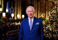 Rei Charles fala de luto e homenageia Elizabeth II em primeira mensagem de Natal