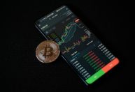 Ações ligadas a criptomoedas saltam após novo recorde do bitcoin