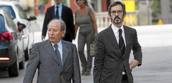 Cristóbal Martell (dir.) acompanhando seu cliente José Luis Núñez (esq.), empresário espanhol e ex-presidente do Barcelona. / Jordi Soteras