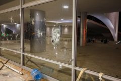 Brasília contabiliza estragos nas sedes dos Três Poderes no dia seguinte a ataque