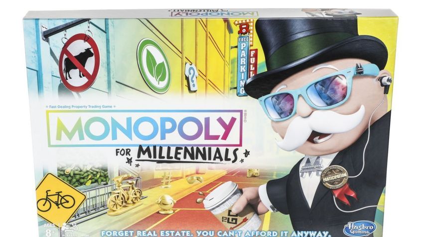 A Hasbro em 2018 lançou uma edição atrevida da geração millennial de seu clássico jogo de tabuleiro Monopoly. Seus tokens de jogo incluíam emojis e uma hashtag. Cortesia Hasbro