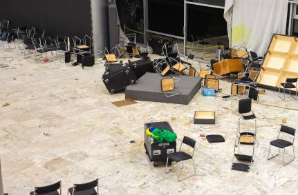 Brasília contabiliza estragos nas sedes dos Três Poderes no dia seguinte a ataque