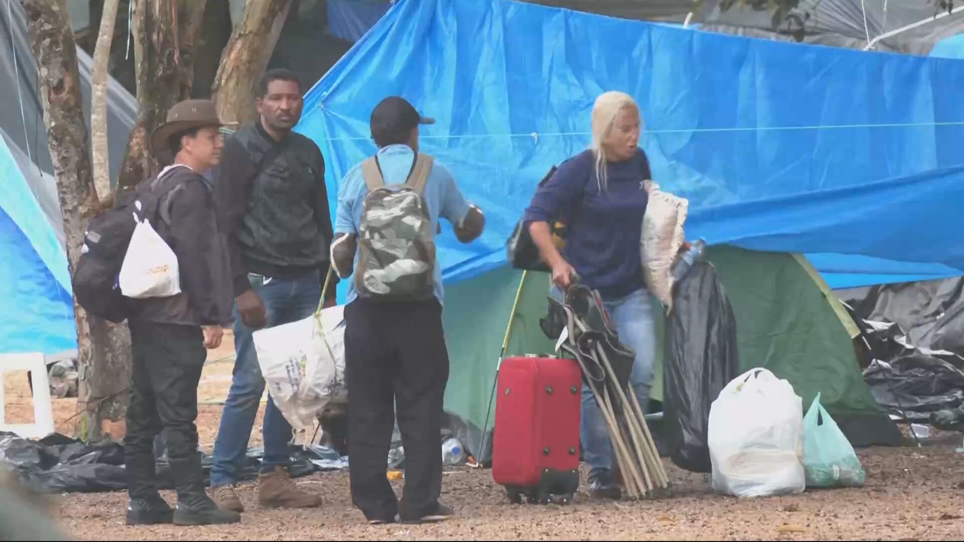 Acampamento no QG do Exército em Brasília é desmontado