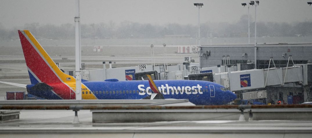 Avião no Aeroporto Internacional Midway, em Chicago / 22/12/2022 REUTERS/Matt Marton