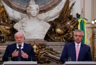 Brasil e Argentina discutem propostas para moeda comum, confirma Lula