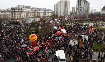 Trabalhadores franceses paralisam Paris em 2ª greve contra reformas previdenciárias
