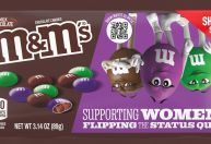 Nova embalagem de M&M’s provoca indignação em meio à “guerra cultural” nos EUA