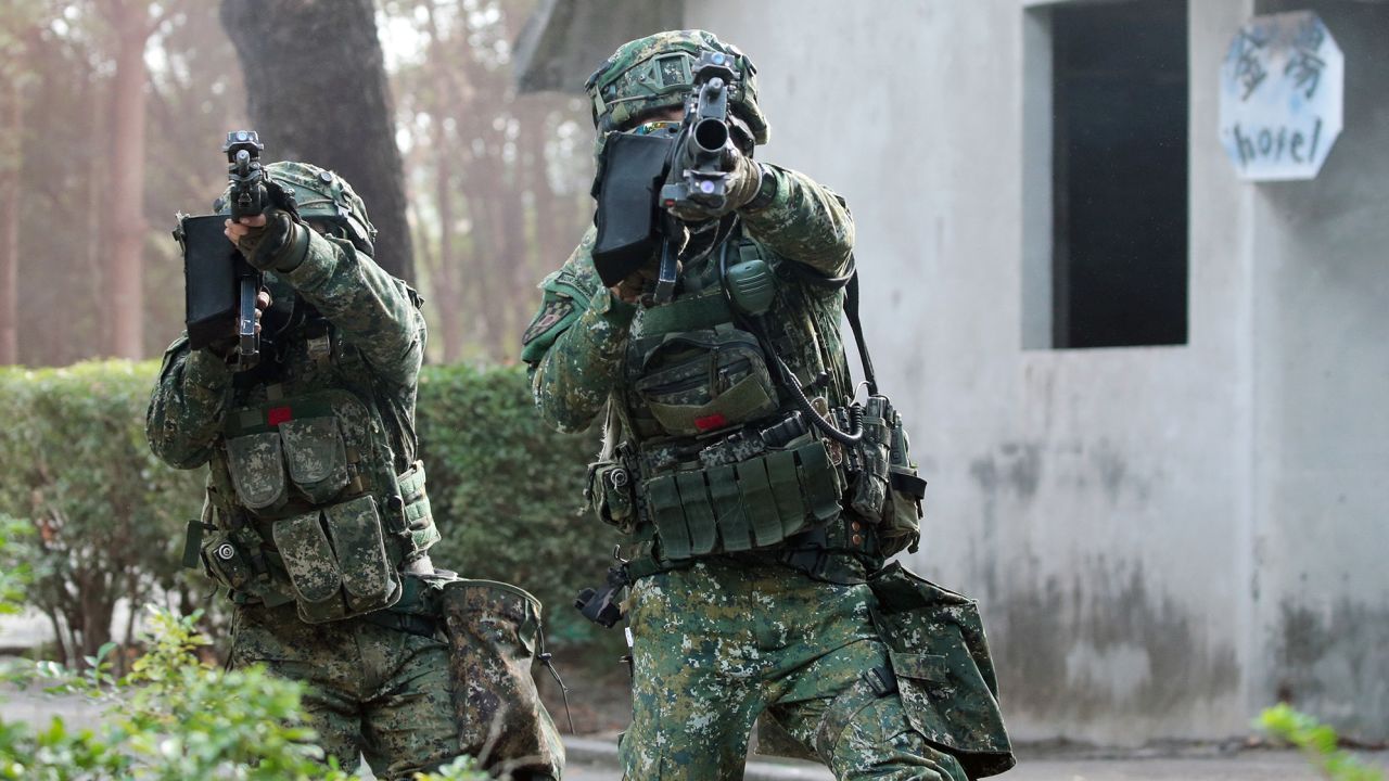 230113085415-04-taiwan-extends-mandatory-military-service