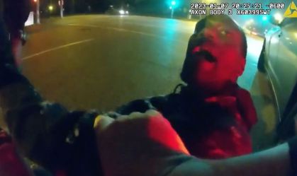 Tyre Nichols: vídeos divulgados expõem espancamento policial de jovem negro nos EUA