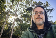 Dublador brasileiro abandona anime após sofrer cyberbullying do público