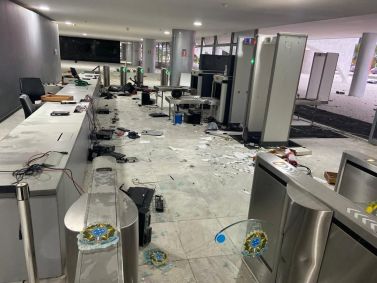 Brasília contabiliza estragos nas sedes dos Três Poderes no dia seguinte a ataque