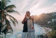 Polícia cumpre mandado e apreende arma na casa do rapper Orochi após stories no Instagram