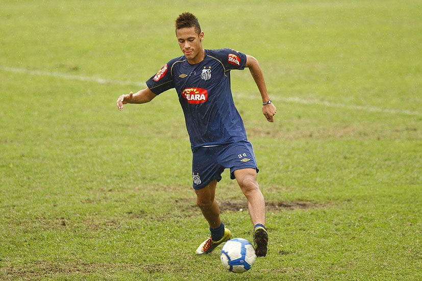 O atacante Neymar foi revelado pelo Santos na Copinha