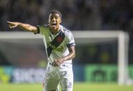 Chelsea fecha a contratação de Andrey Santos, meio-campista do Vasco da Gama