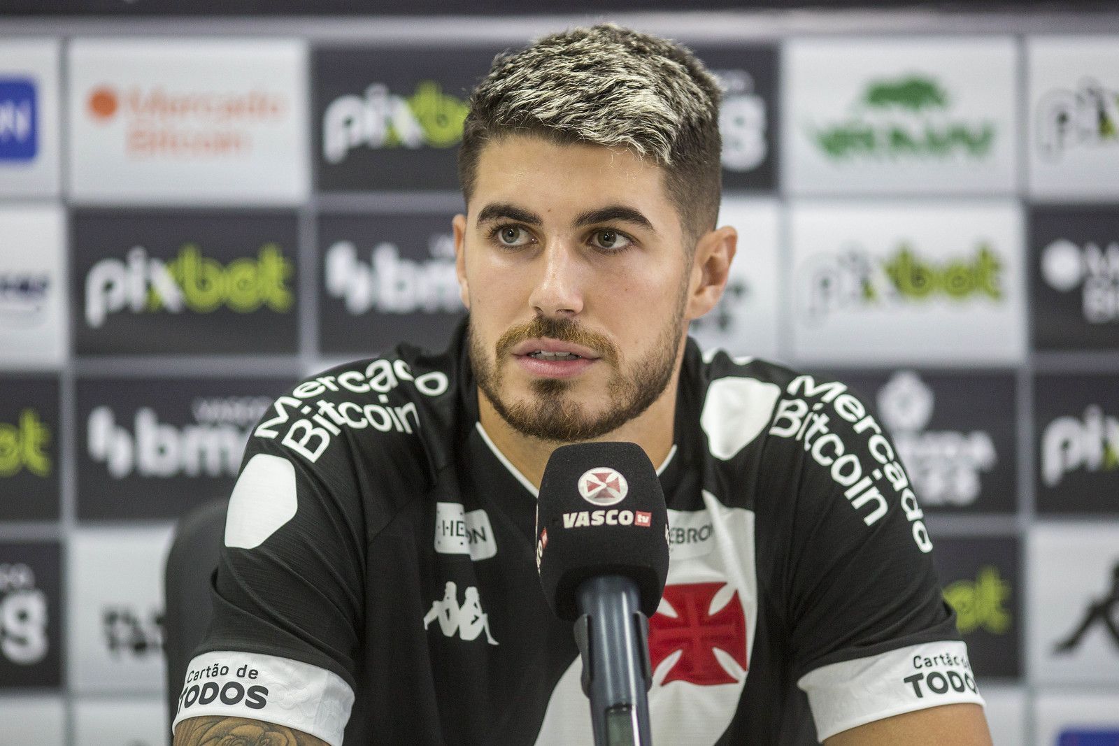 Atacante Pedro Raul, que veio do Goiás, durante apresentação no Vasco