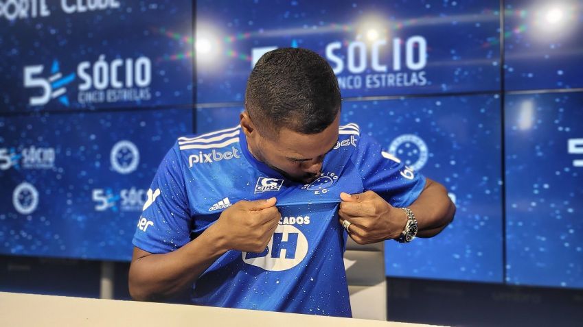 O meia-atacante Nikão durante apresentação no Cruzeiro / Marco A. Ferraz/Cruzeiro