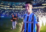 Com o pé direito: em estreia pelo Grêmio, Suárez anota três em goleada