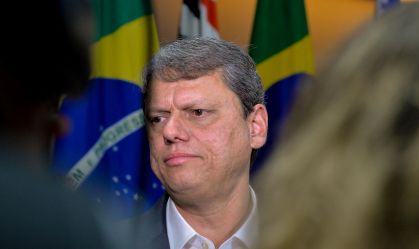"Não admitiremos isso em SP", diz Tarcísio de Freitas após invasões e depredações no DF