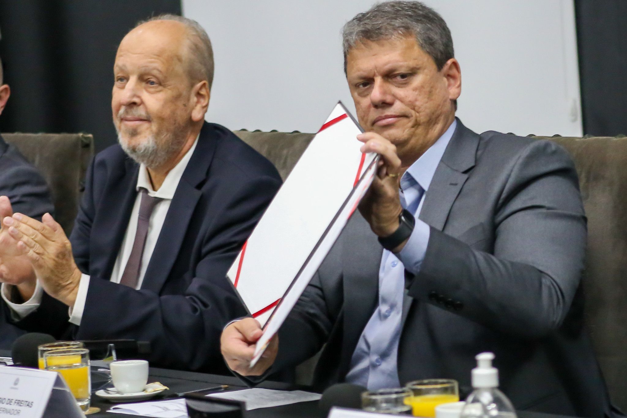 O governador do estado de São Paulo, Tarcísio de Freitas, durante reunião com representantes do setor de turismo e aviação, 10/01/2023