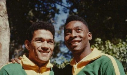 CBF "ignora" Garrincha em lista de camisas 7 da Seleção e web detona; veja