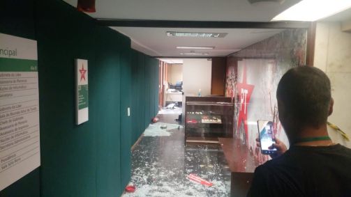 Depredação provocada por apoiadores criminosos do ex-presidente Jair Bolsonaro (PL) é registrada na Câmara dos Deputados nesta segunda-feira (9).