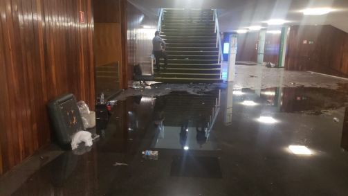 Depredação provocada por apoiadores criminosos do ex-presidente Jair Bolsonaro (PL) é registrada na Câmara dos Deputados nesta segunda-feira (9).