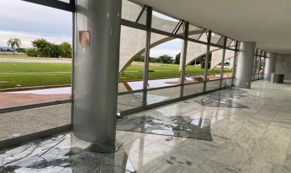 Brasília contabiliza estragos nas sedes dos Três Poderes no dia seguinte a ataque