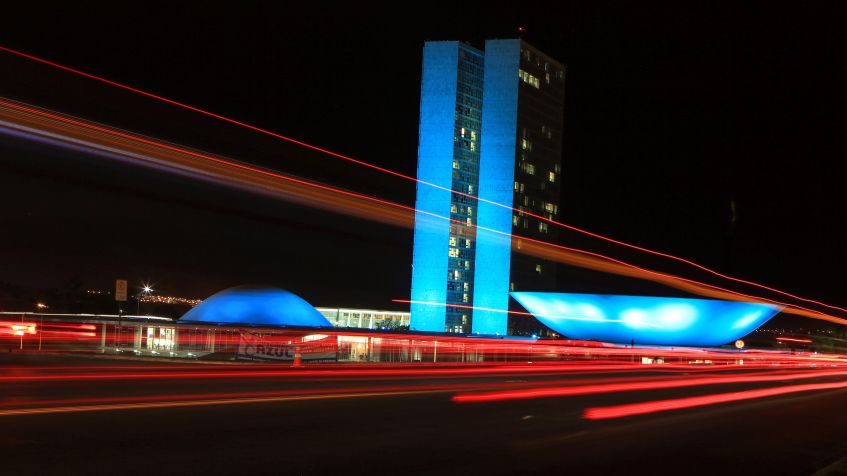 Imagem noturna da fachada do Congresso Nacional, em Brasília / Dida Sampaio/Estadão Conteúdo - 04.nov.2013