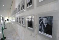 Foto de Bolsonaro é trocada para preto e branco na galeria dos presidentes do Planalto