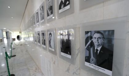 Foto preto e branco de Bolsonaro no Planalto