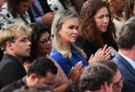 Ministra de Lula apaga das redes vídeo em que apoia acusado de chefiar milícia