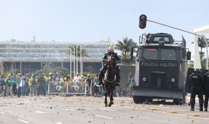 Moraes manda big techs informarem se denunciados pelo 8 de janeiro seguem Bolsonaro