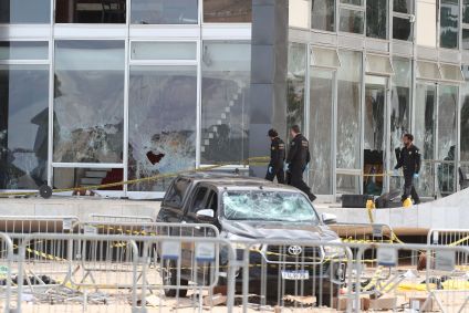 Fachada do STF danificada após atos criminosos em Brasília