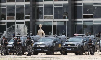 Policiamento reforçado na Praça dos Três Poderes  invasão e depredação promovidas por radicais bolsonaristas