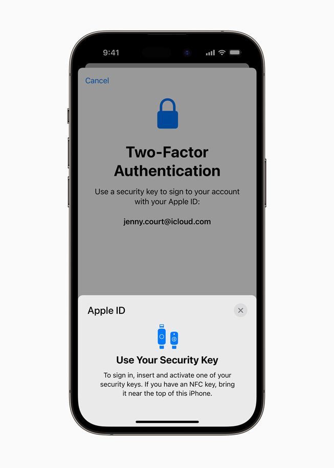 As chaves de segurança para ID Apple oferecem aos usuários a opção de exigir uma chave de segurança física para fazer login em sua conta de ID Apple./ Divulgação/ Apple