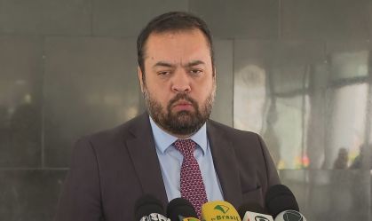 Santos Dumont deveria trabalhar apenas com voos de São Paulo e Brasília, defende Castro