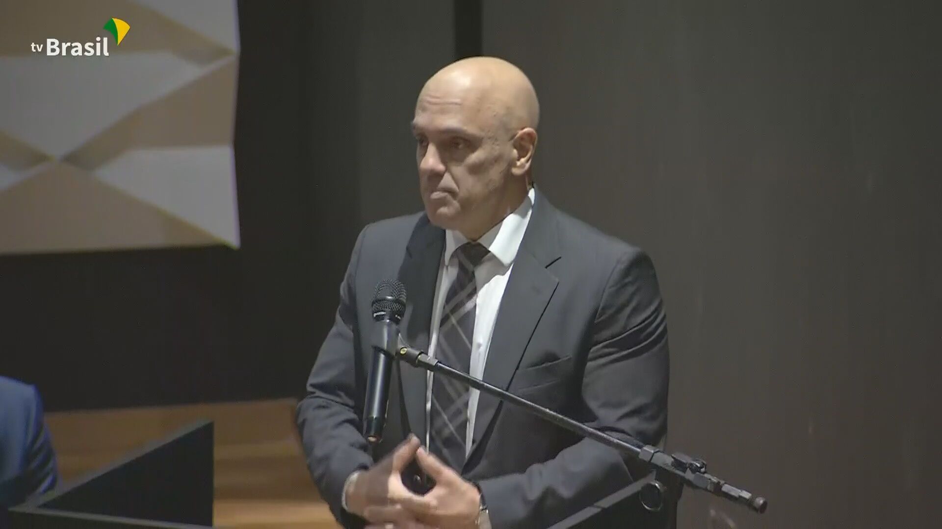 BR_CNN_100123_LIVE_CLEAN_frame_202450