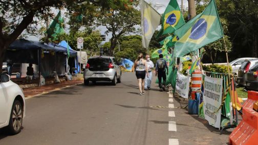 Prefeitura de Campinas, no interior de São Paulo, emitiu nota oficial na manhã desta segunda-feira (9), informando que, atendendo solicitação do comando da Polícia Militar, disponibilizou a Guarda Municipal (GM), a Empresa Municipal de Desenvolvimento de Campinas (Emdec) e a Serviços Técnicos Gerais (Setec) para apoiar a medida judicial, determinada pelo Supremo Tribunal Federal (STF), de desocupação de todos os acampamentos de apoiadores do ex-presidente Jair Bolsonaro (PL), em todo o País 09/01/2023