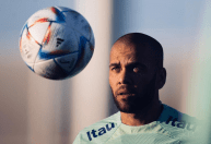 Tatuagem no abdômen pode incriminar Daniel Alves, diz jornal espanhol