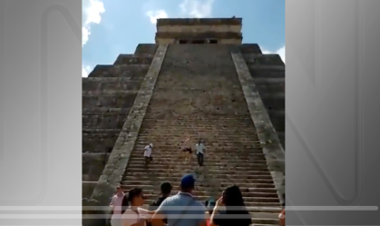 Turista ignora proibição, sobe em pirâmide histórica e é hostilizado no México