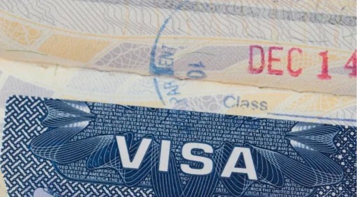 stados Unidos vão reexaminar todos os green cards, documento que autoriza a residência permanente no país, emitidos para pessoas de 19 nações “de atenção”